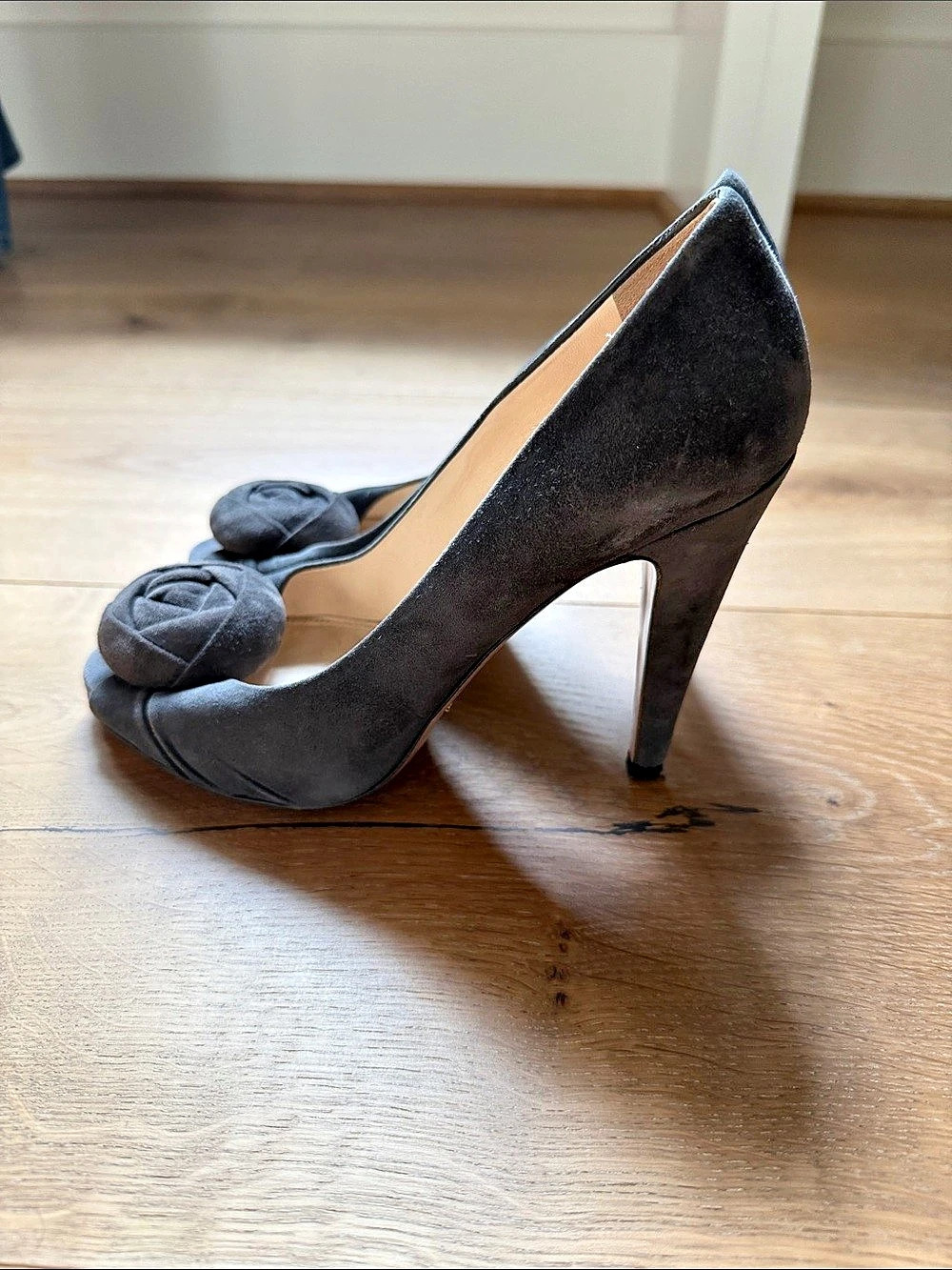 Prada Rosette Pointed-Toe Heels in Black EU 36
